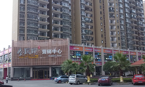 金鼎·公園尚小區(qū)大門口